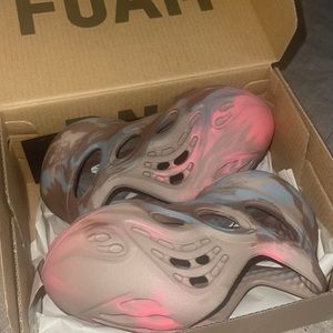 Yeezy Foam Runner Infants ‘MX Sand Grey’